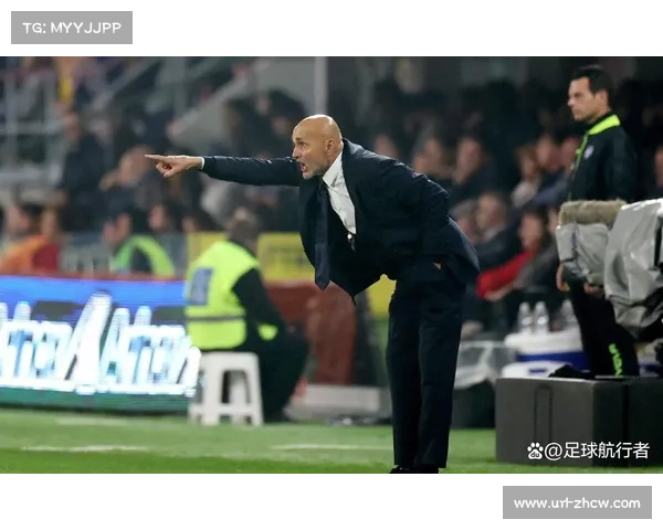 场边镜头：斯帕莱蒂战术板频繁调整，尤文平局暴露进攻乏力