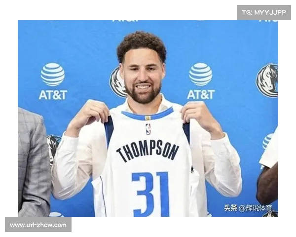 暴雨中比赛中断十分钟，球员更换球衣